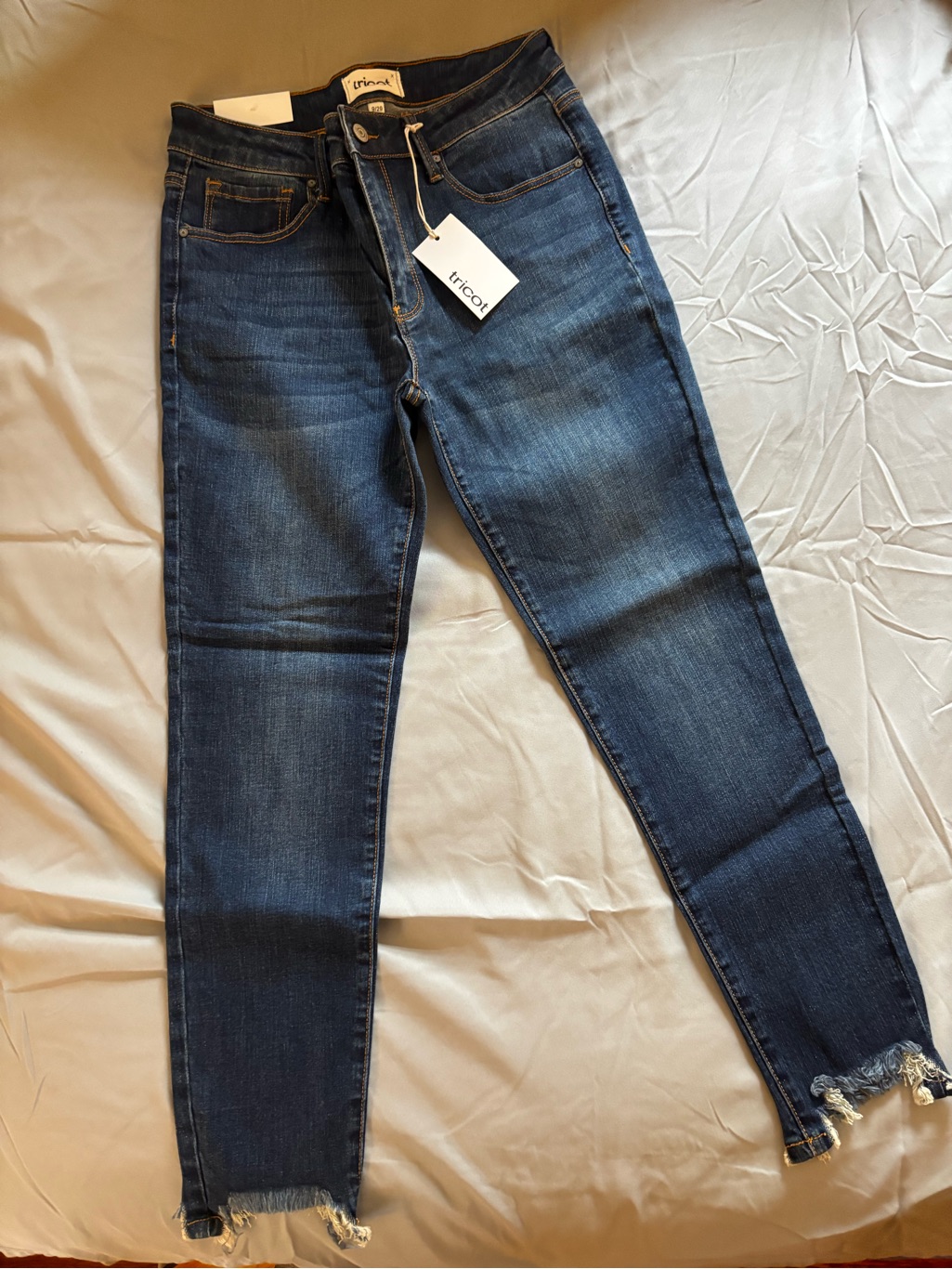 Tricot Dark Wash Skinny Jeans Size 9/29 Mid Rise Ankle Raw Hem Nwt — image 2 of 7